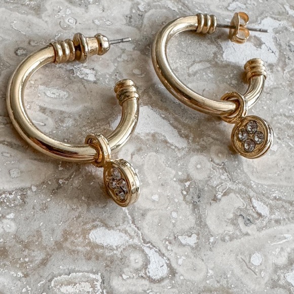 Small gold‎ 80s hoops - Picture 1 of 3